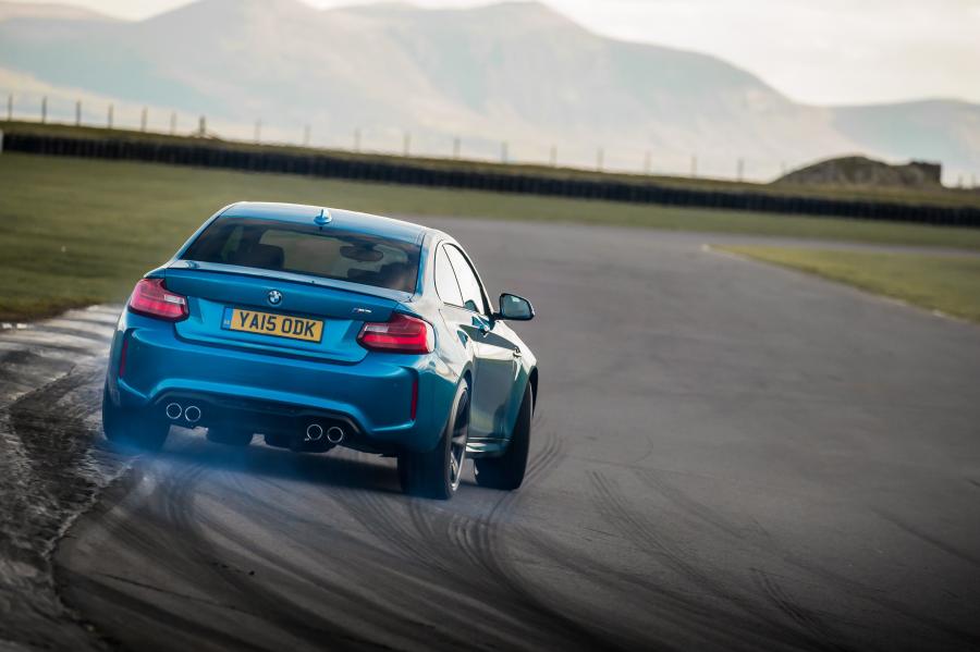  BMW M2 Coupe 2016 года  (UK) (фото 7 из 40)